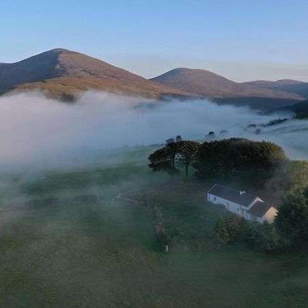 Thistle Thatch Cottage And Hot Tub - Mourne Mountains Νιούκασλ Εξωτερικό φωτογραφία
