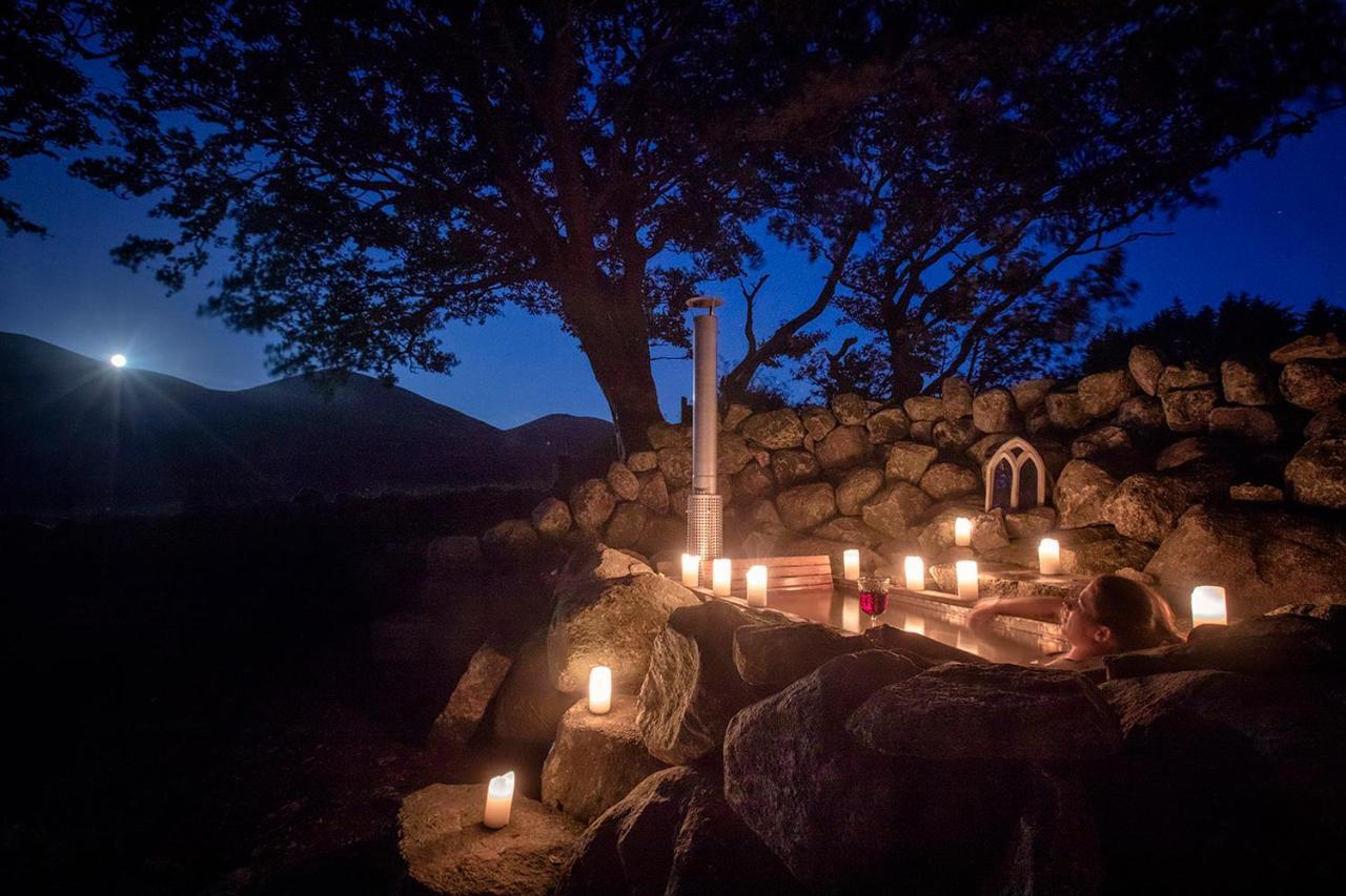 Thistle Thatch Cottage And Hot Tub - Mourne Mountains Νιούκασλ Εξωτερικό φωτογραφία