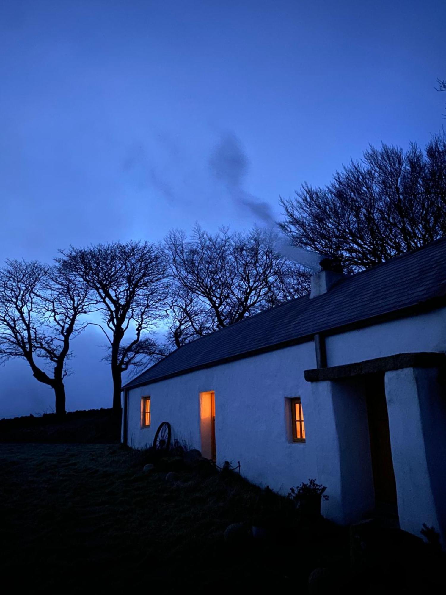 Thistle Thatch Cottage And Hot Tub - Mourne Mountains Νιούκασλ Εξωτερικό φωτογραφία